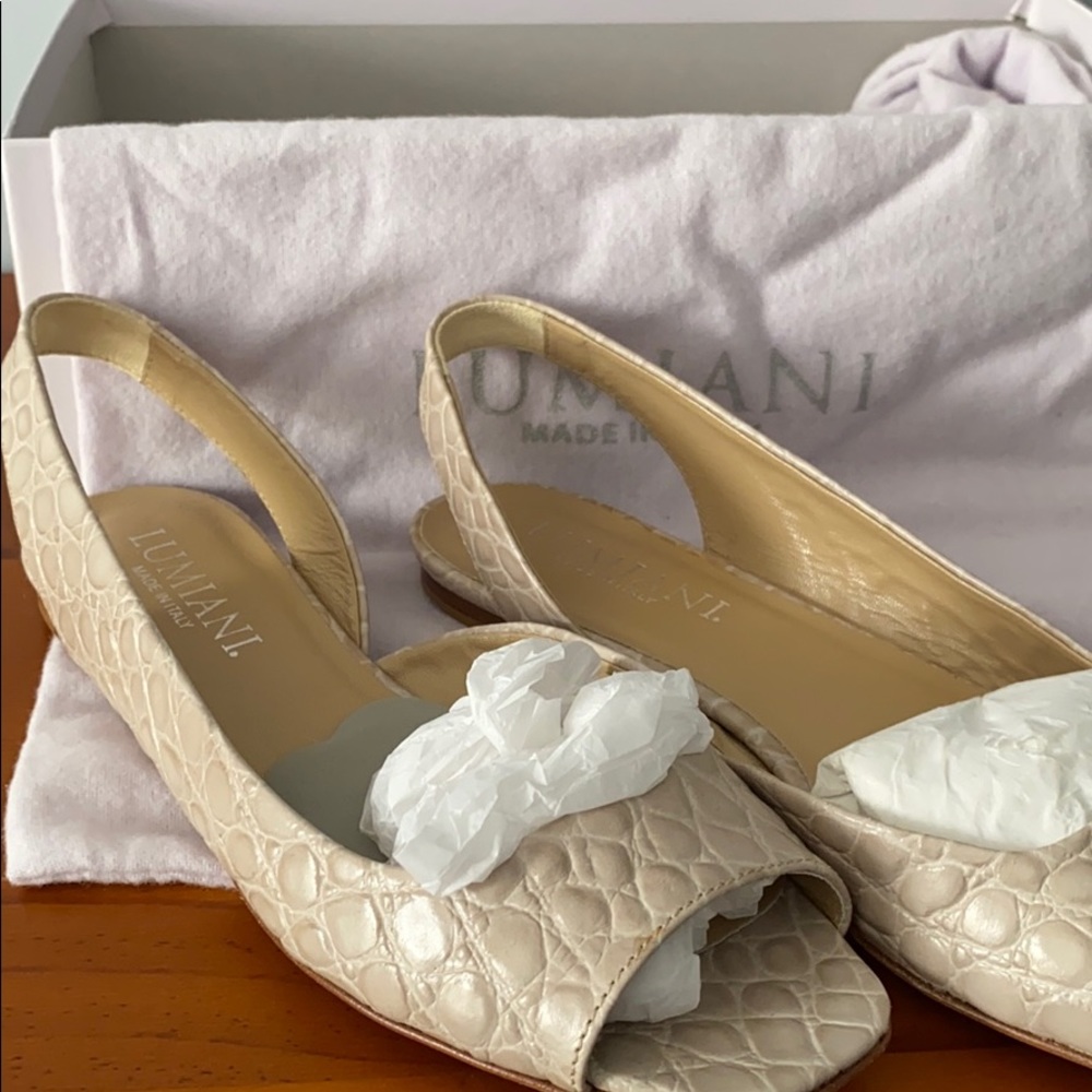 Peep toe sling back
